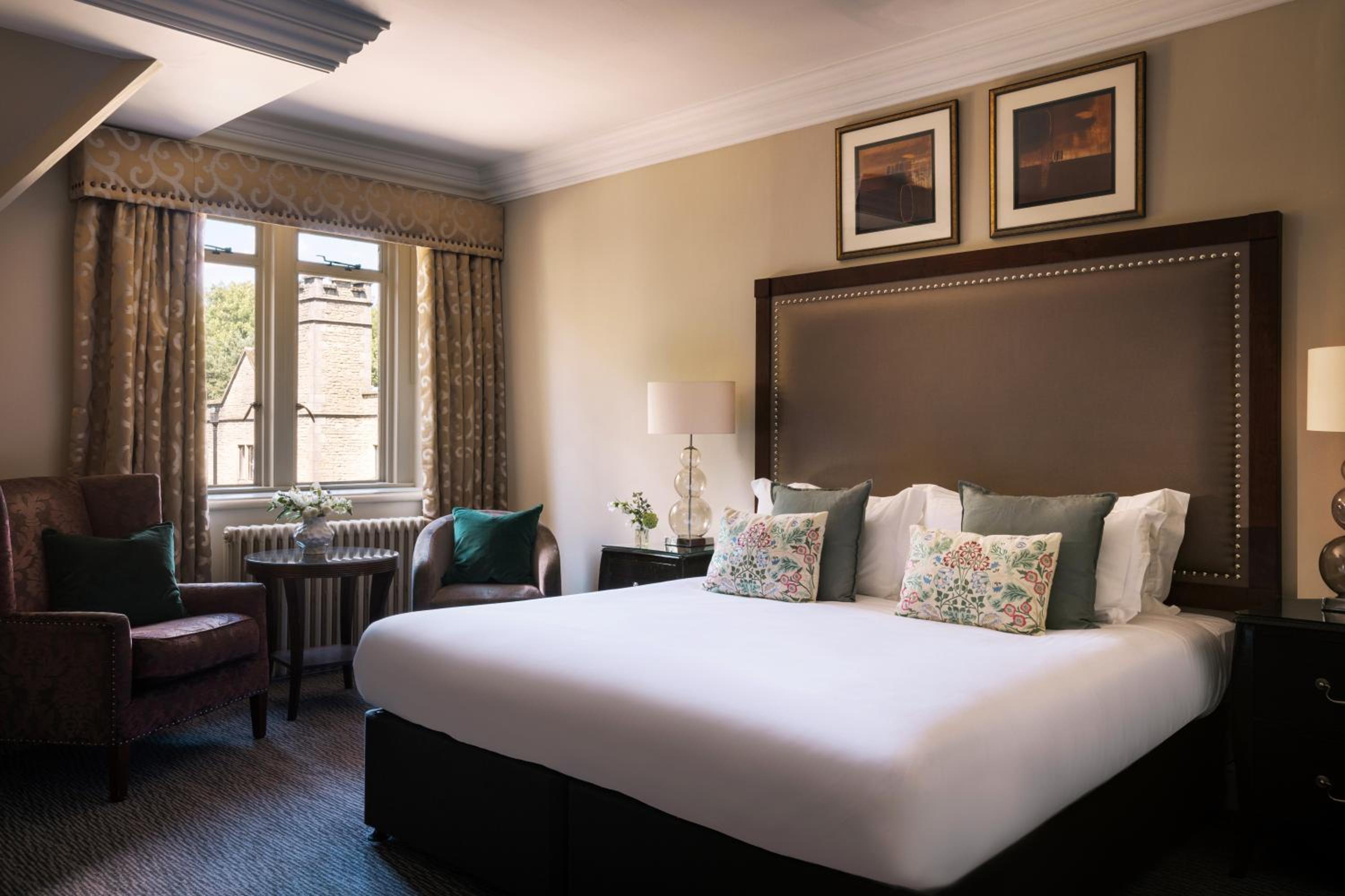 Feature, Superior, Queen Bed