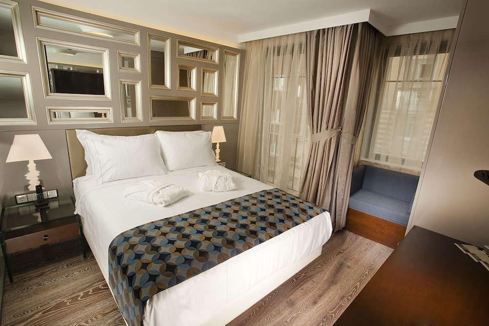 La Villa Hotel 9/41