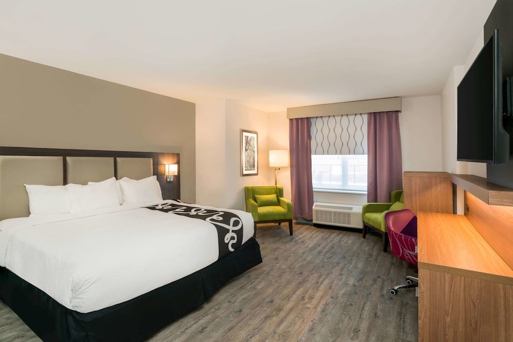 La Quinta Inn Suites By Wyndham Mobile 24/70
