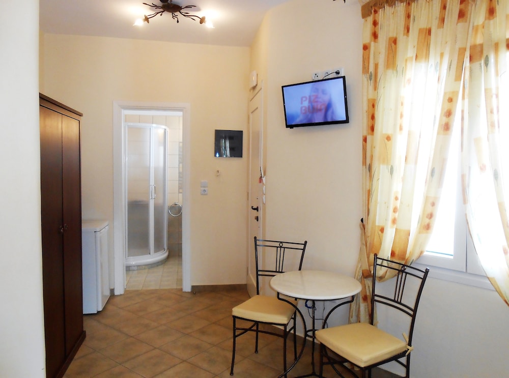 Livanios Studios 27/48