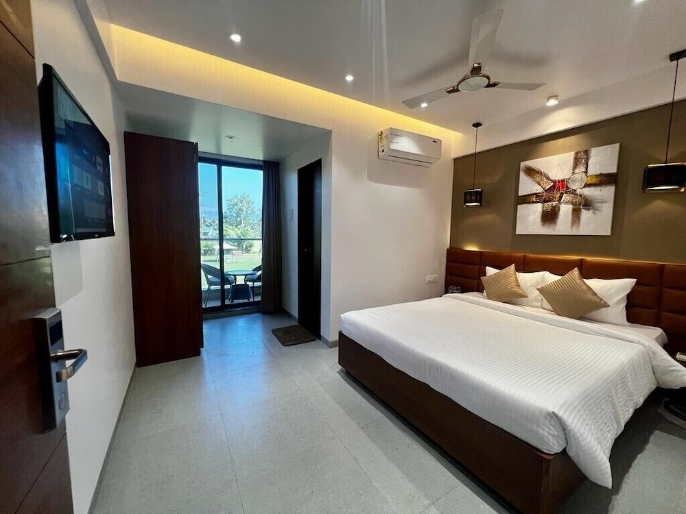 Paramount Riverfront Resort and Spa 10/50