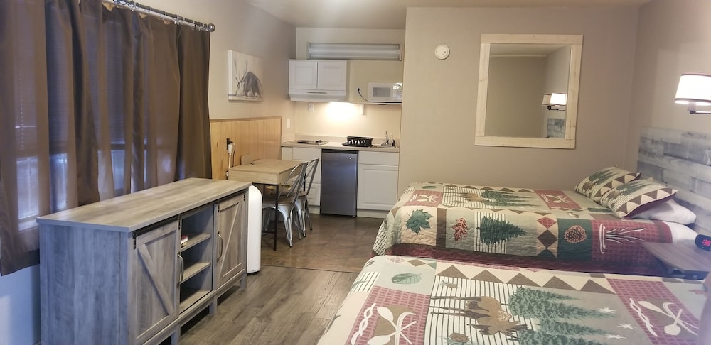 Carriage House Inn 25/36