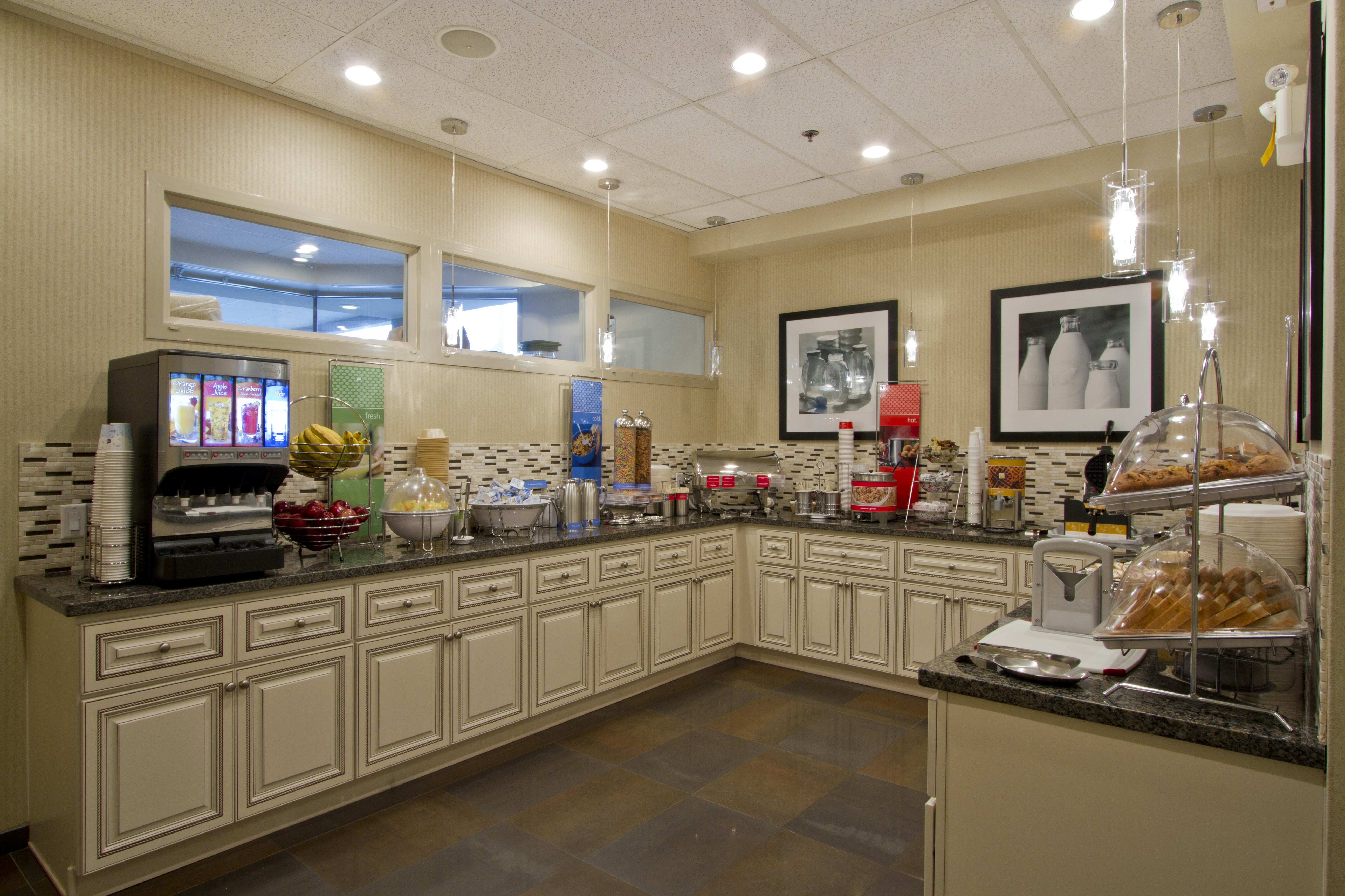 Hampton Inn By Hilton Vancouver Airport/Richmond 24/27