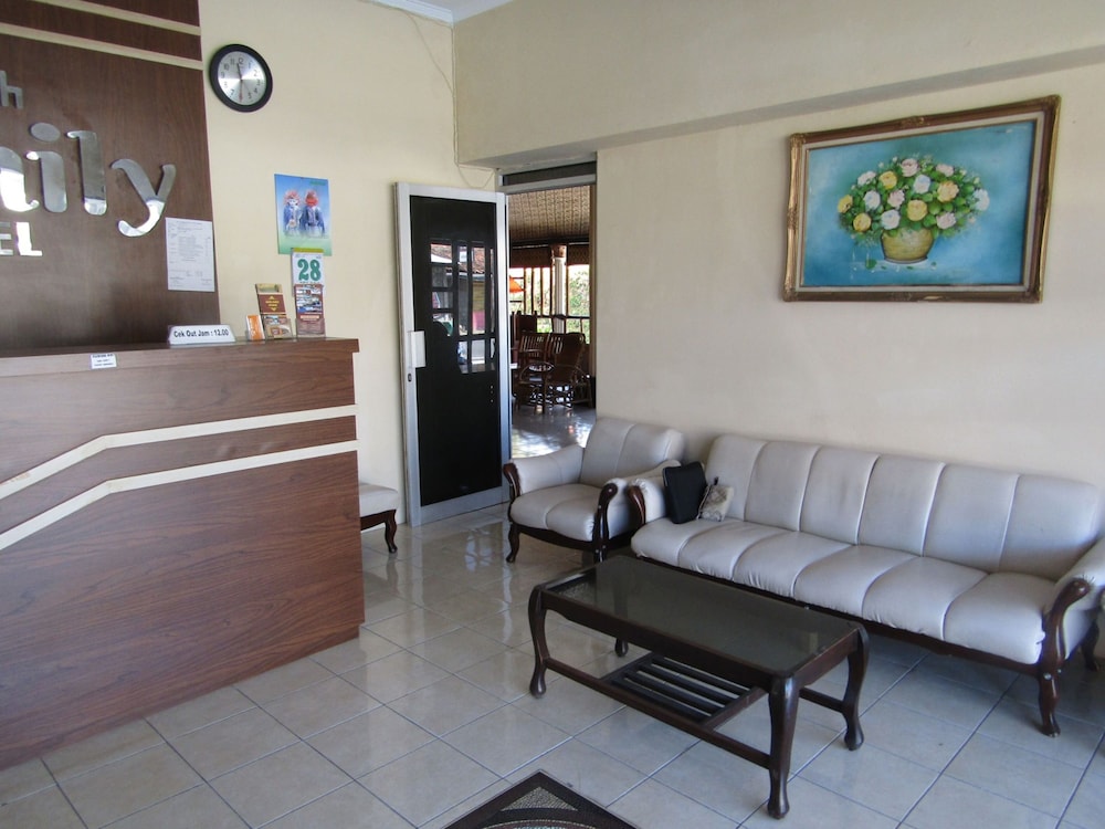 Hotel Family Syariah 1 by ZUZU 21/26