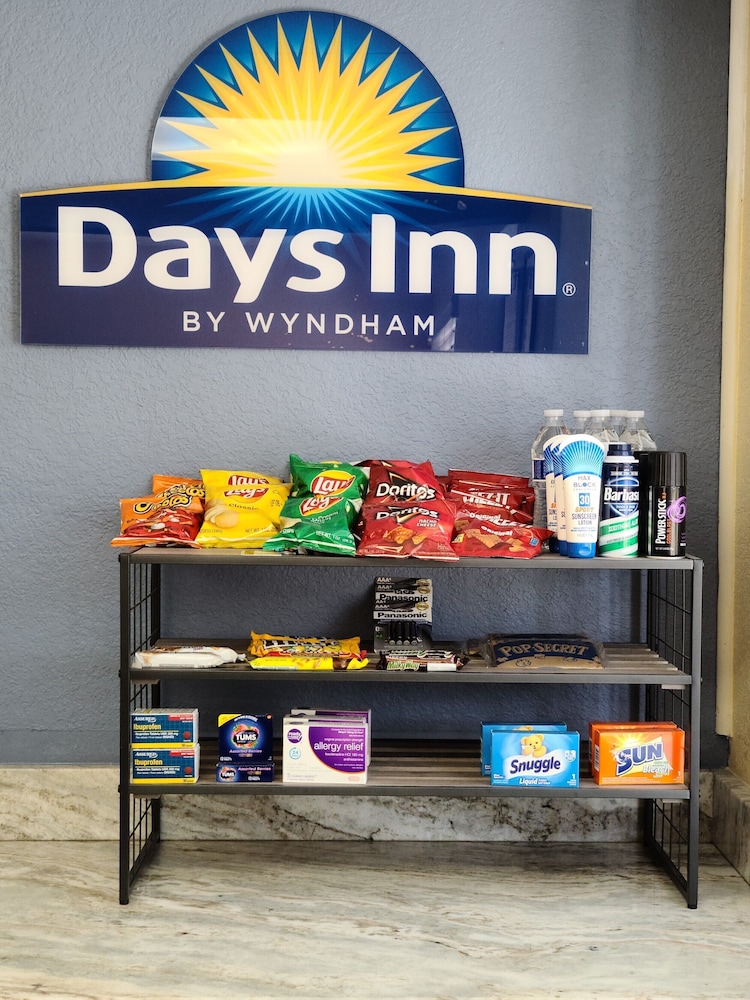Days Inn by Wyndham Bradenton I-75 21/31