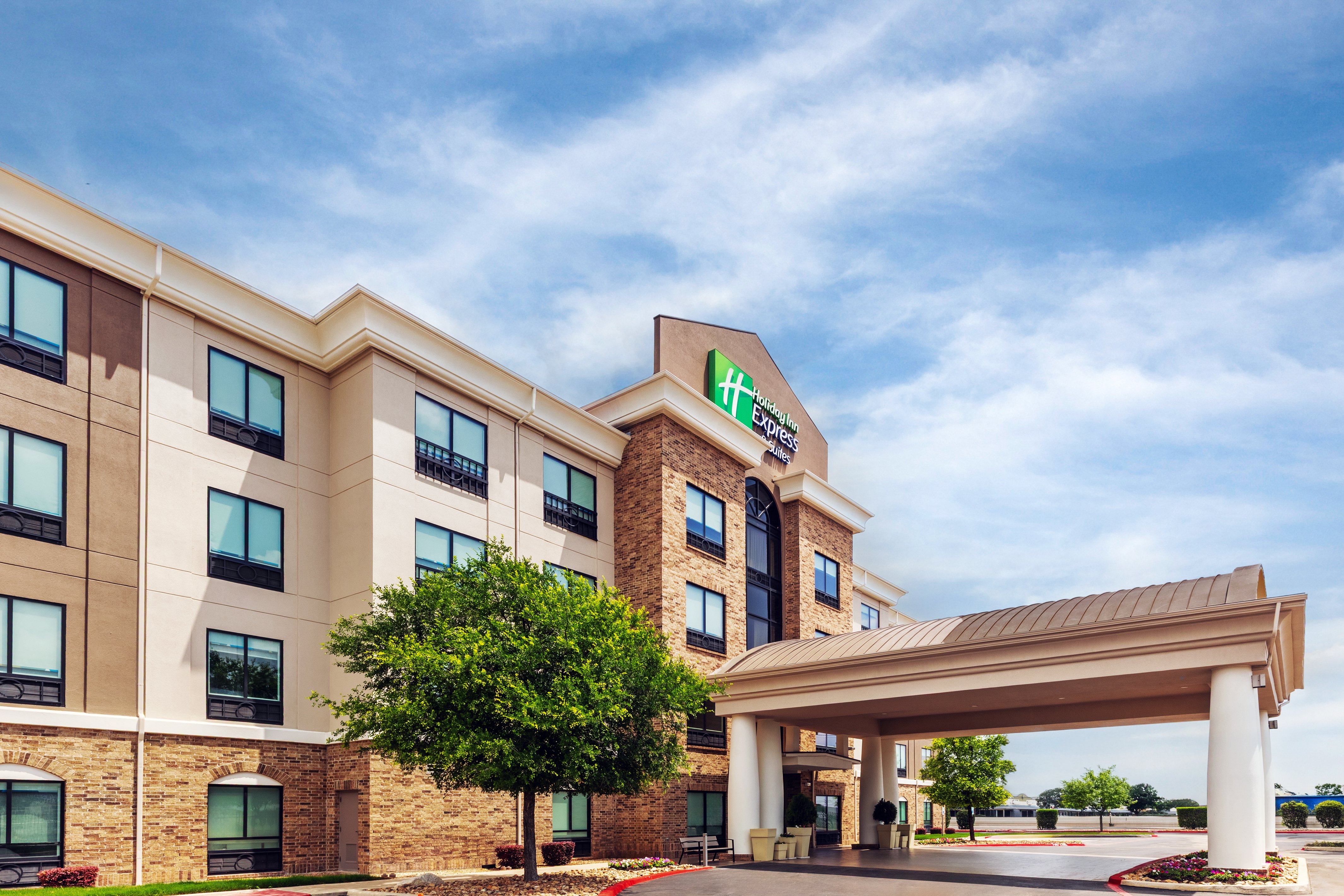 Holiday Inn Express Suites San Antonio Se By At T Center 4/73