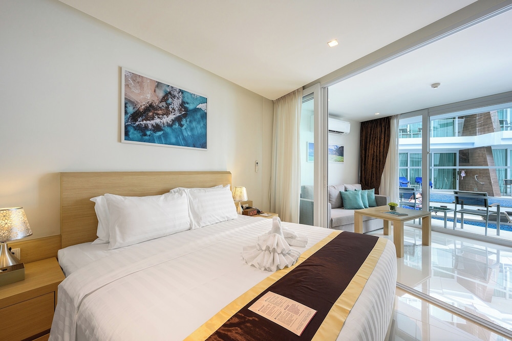 One Bedroom Suite Pool Access