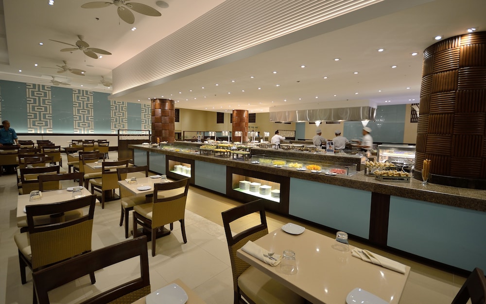 Henann Resort Alona Beach 56/74