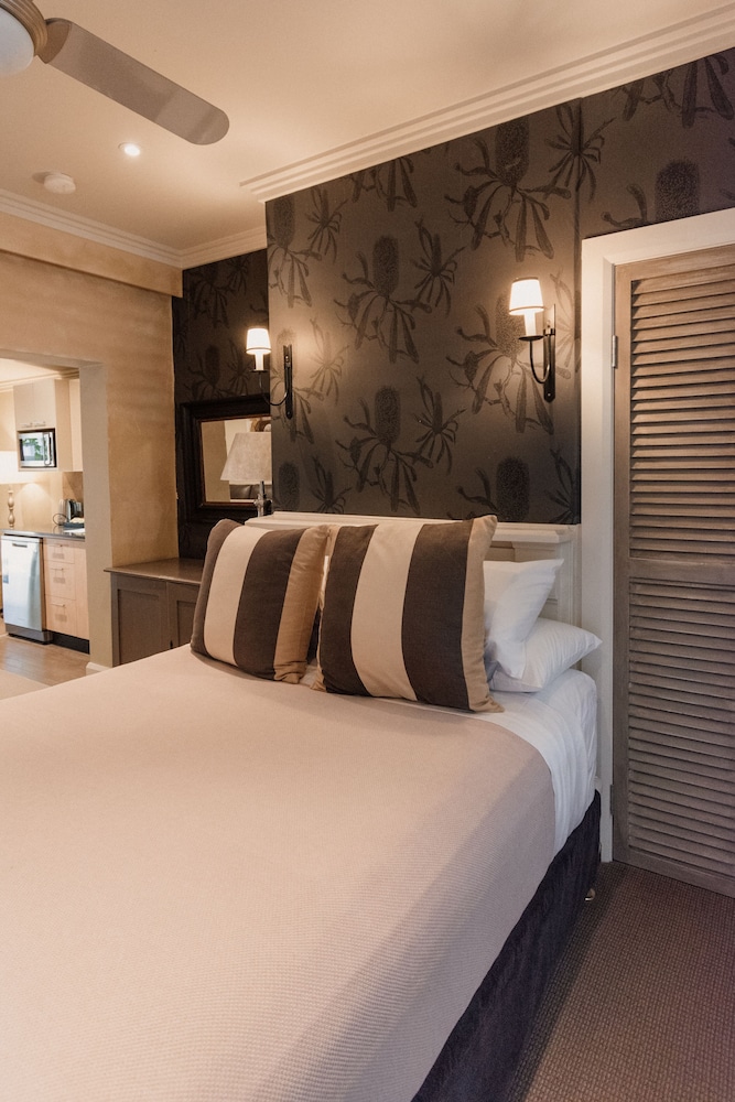 INN SCONE 8/33