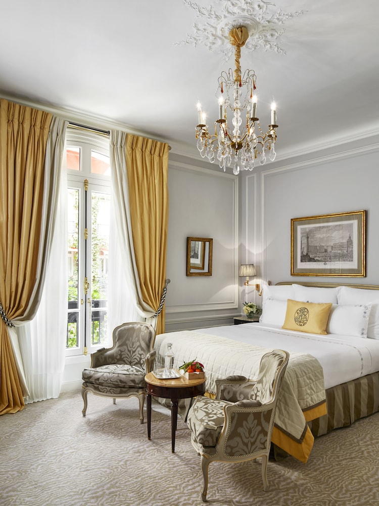 Hotel Plaza Athenee 66/79