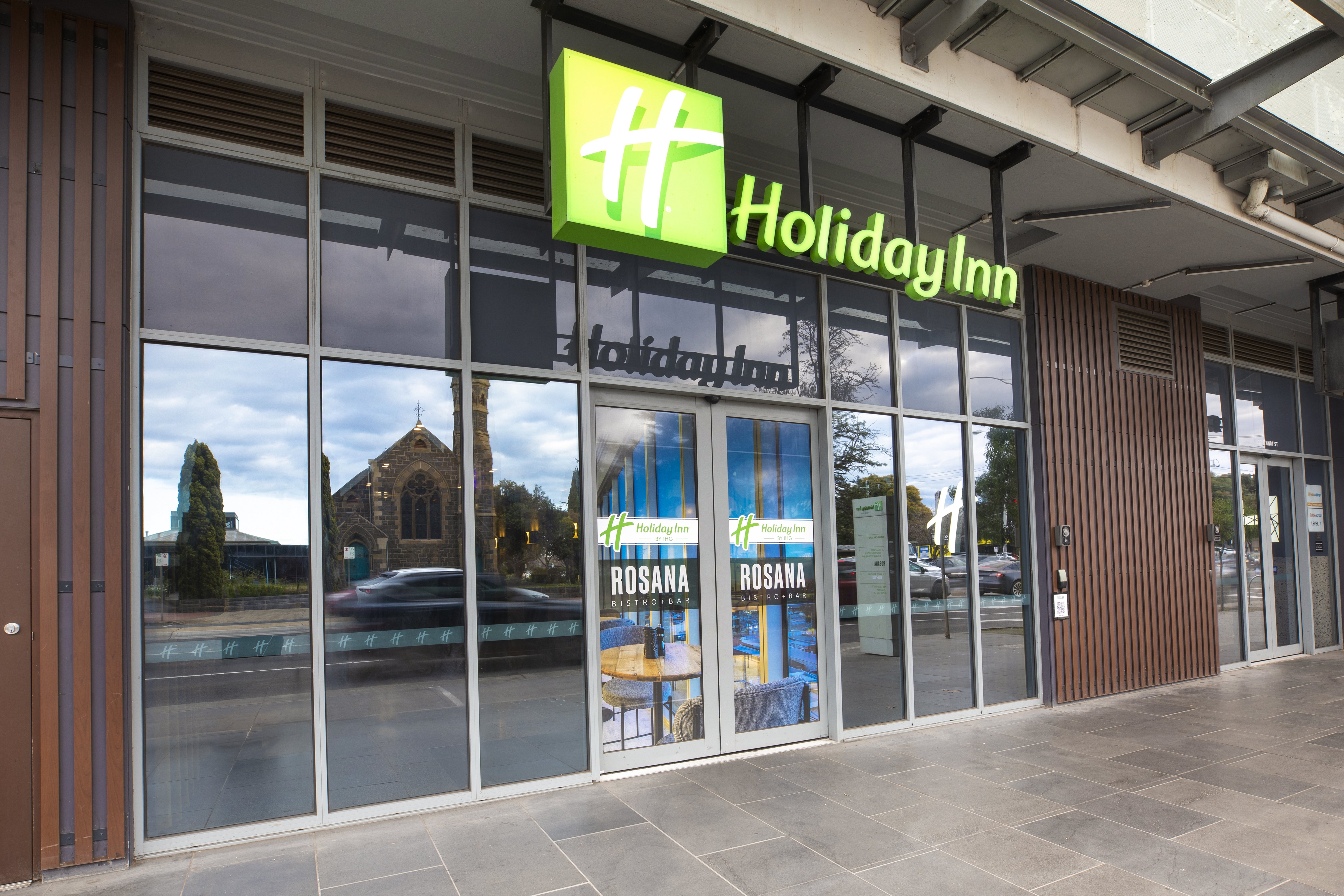 HOLIDAY INN WERRIBEE 5/75