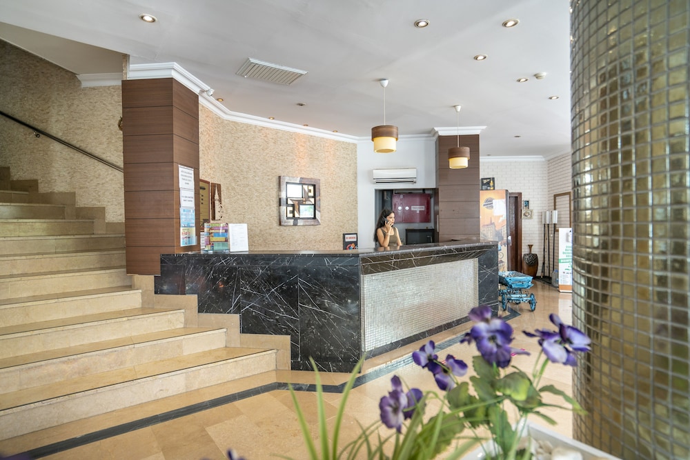 Carmen Suite Hotel 8/32