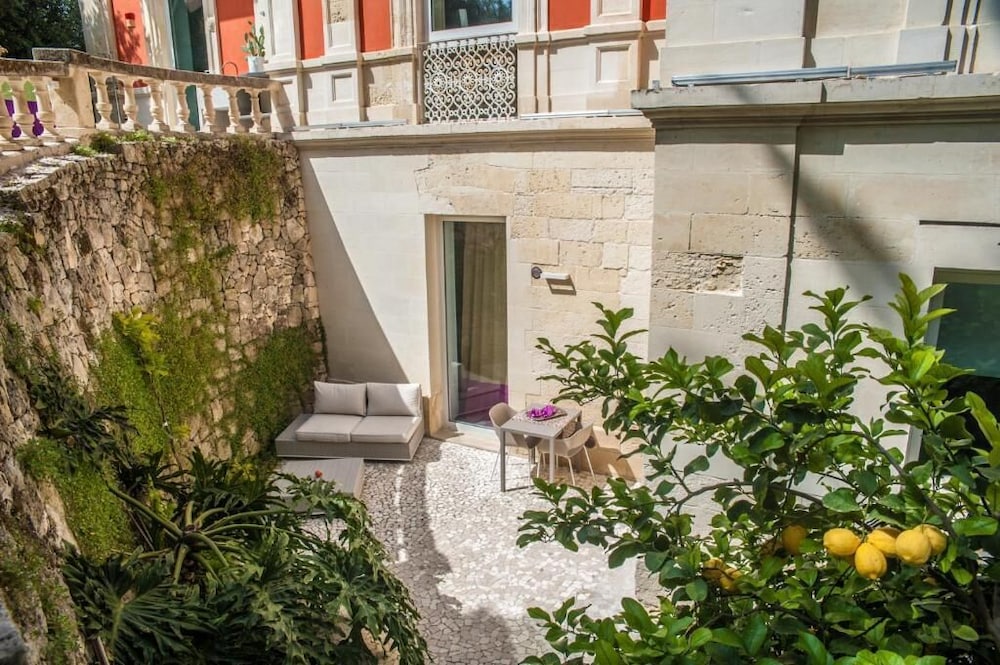 Dimora Storica Muratore Luxury Rooms 4/47