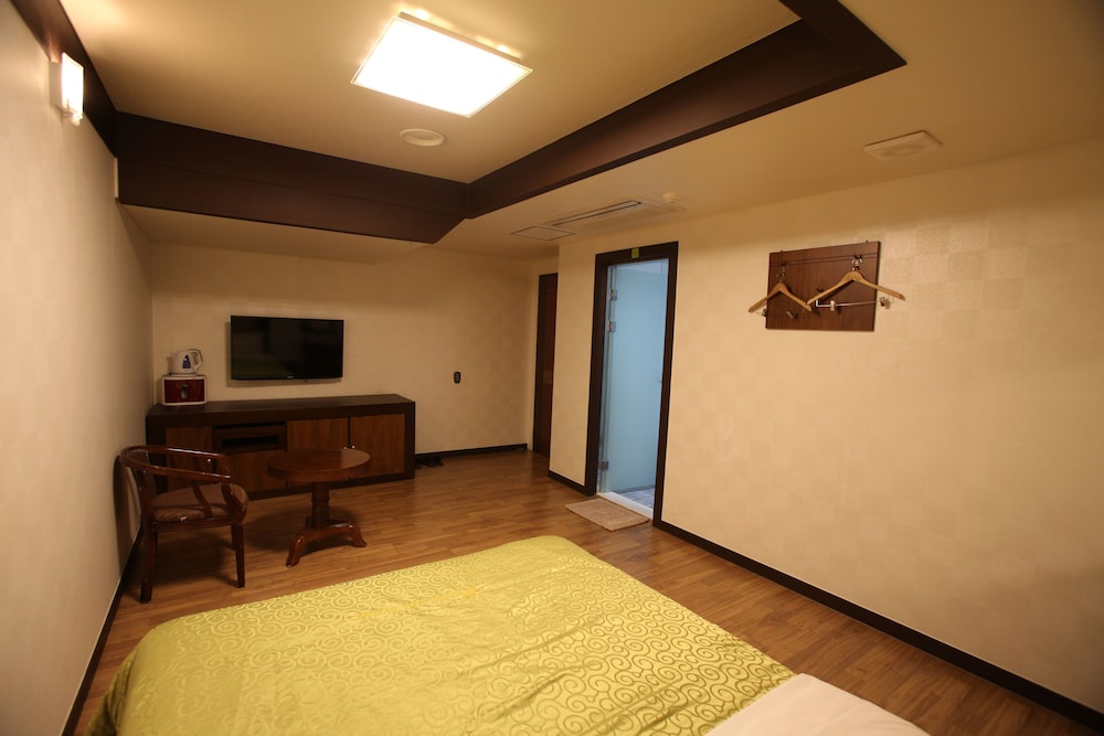 Hill House Hotel 33/42