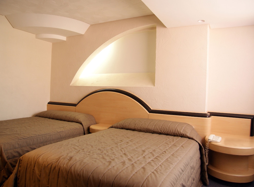 Portonovo Hotel And Suites 13/35