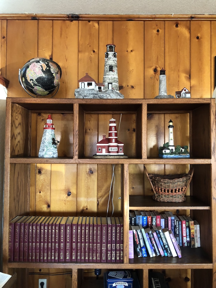 Lighthouse Inn 1/76