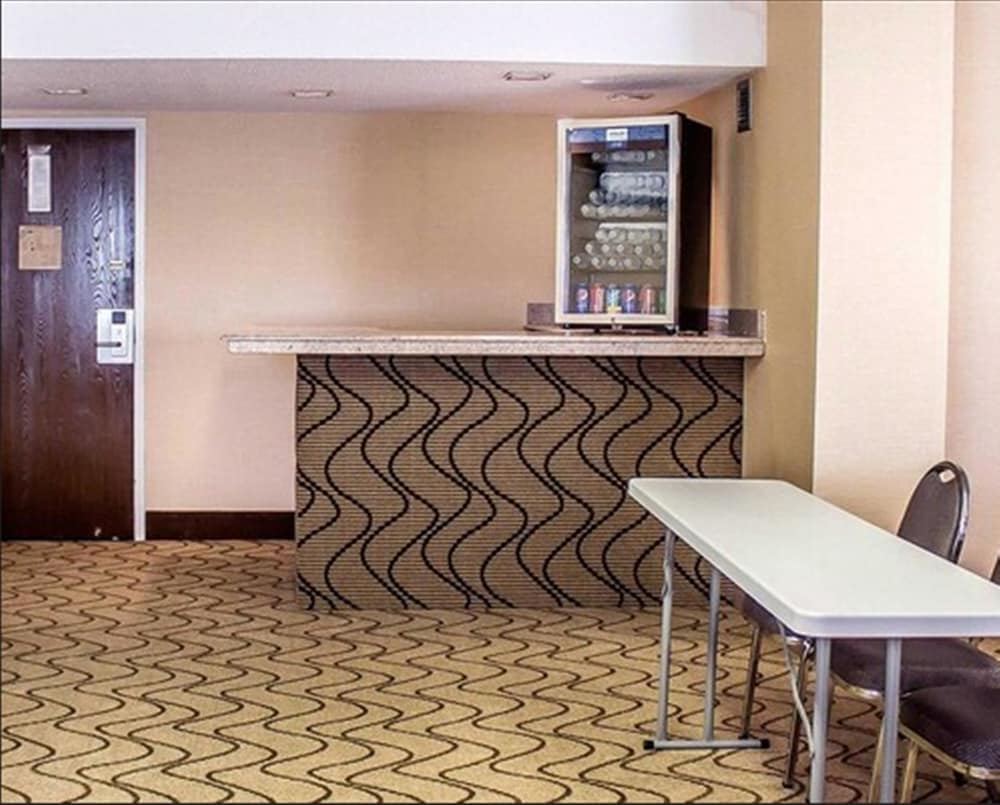 Quality Inn Lima, OH 9/47