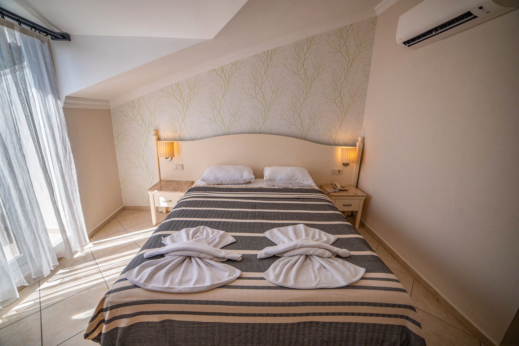 STANDARD, DOUBLE BED