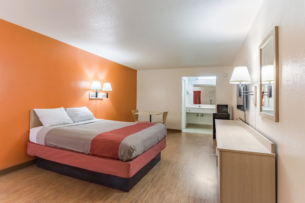 STANDARD, QUEEN BED