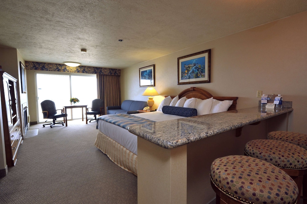 Promenade Inn And Suites Ocean Front 13/28