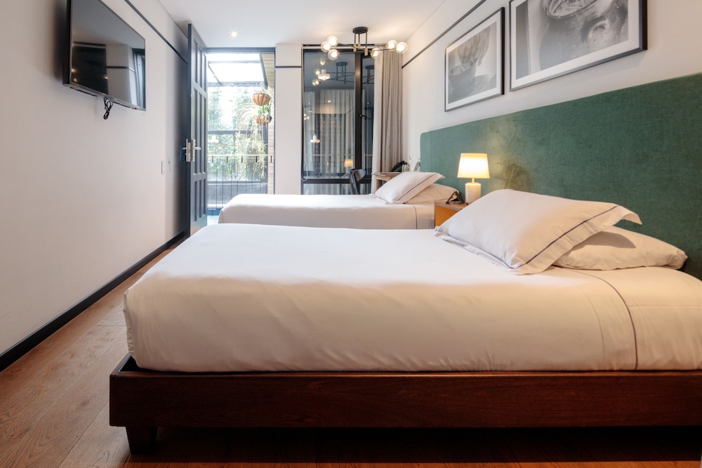 Standard, Twin Beds