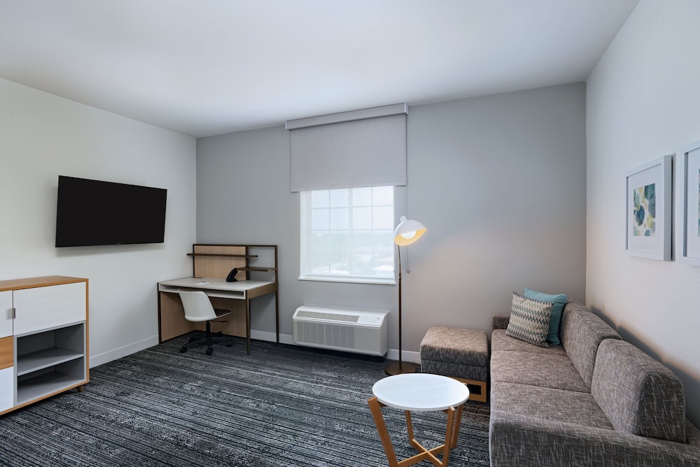 Woodland Suites (ex. Candlewood Suites Weatherford) 28/35