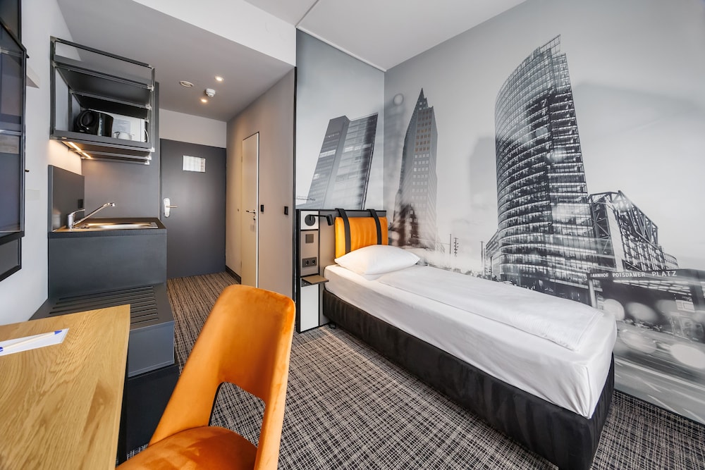 URBAN, SINGLE, KITCHENETTE