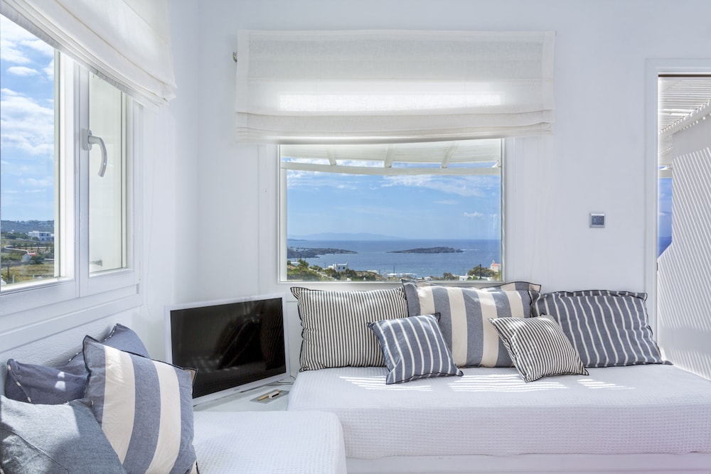 Ostraco Suites 56/75