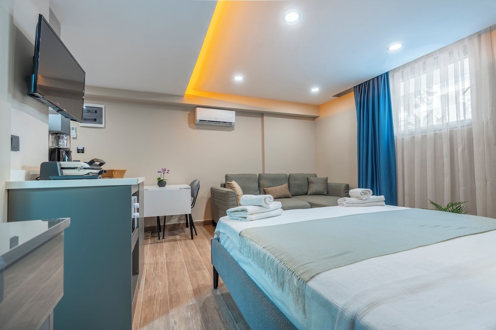 DoQu Suites&Hotel 8/28