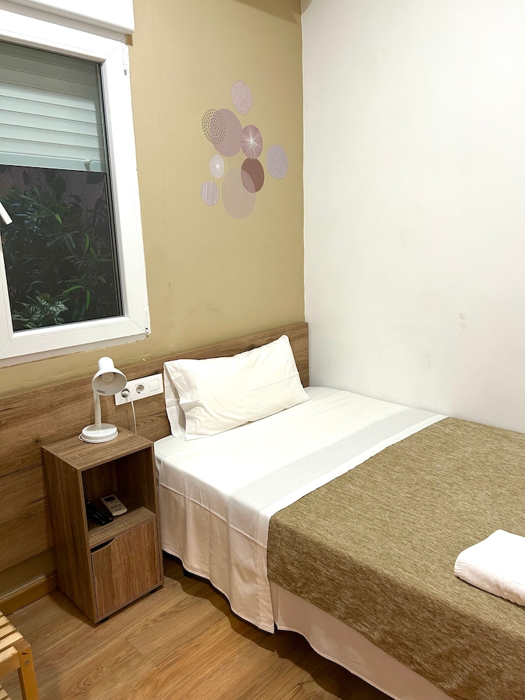 Hostal Delfos 14/49