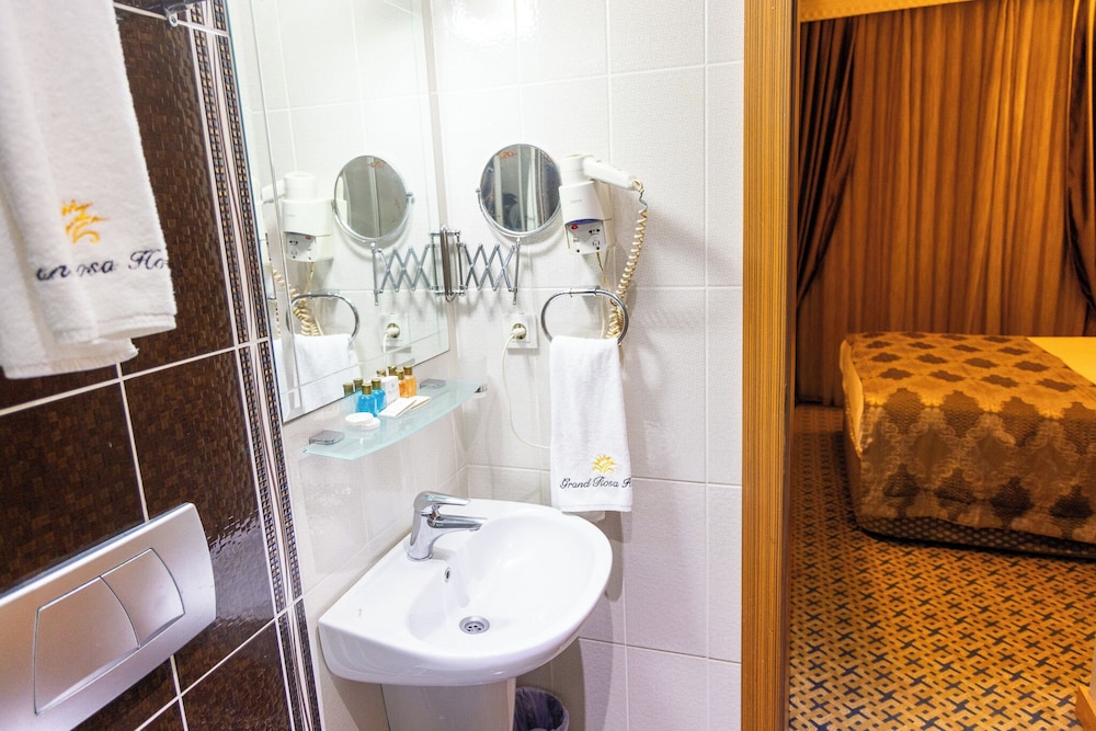 Grand Rosa Hotel 41/42