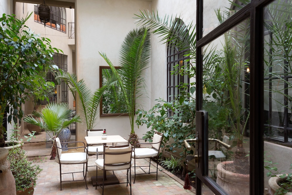 Palais Khum Boutique Hotel & Spa 69/72