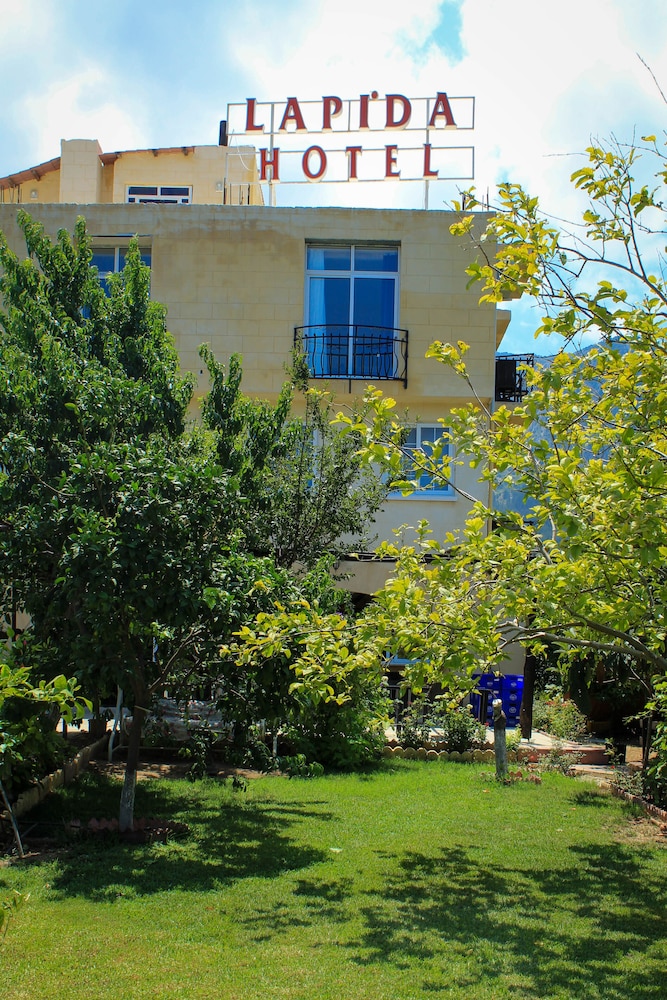 Lapida Garden Hotel 39/48