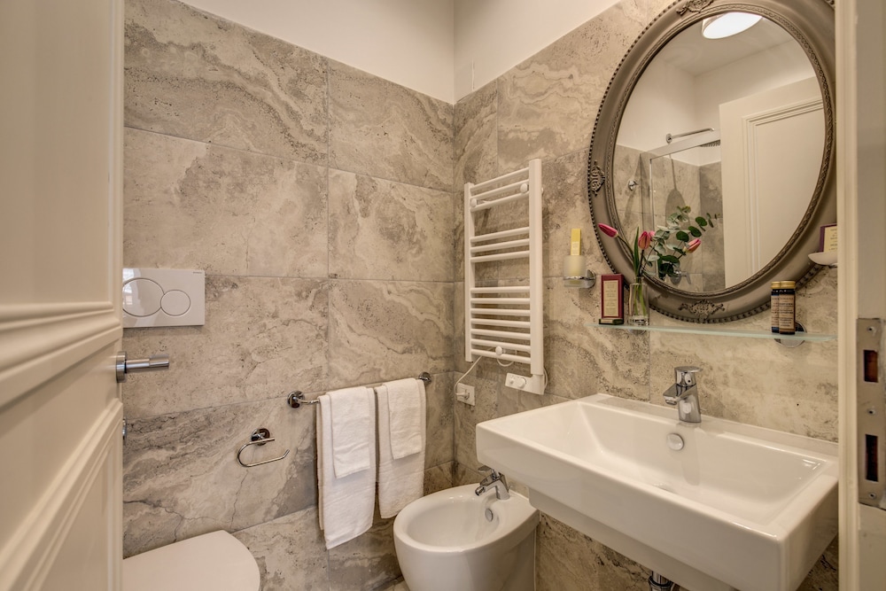 Charme Spagna Boutique Hotel 68/77
