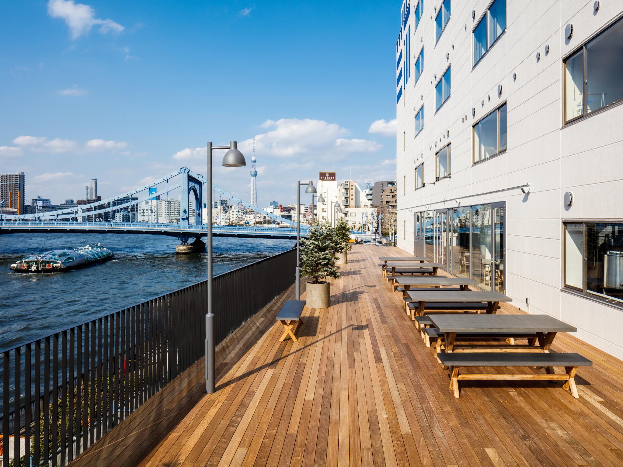Economy, Queen Bed, River View, Night View, Shared Bathroom