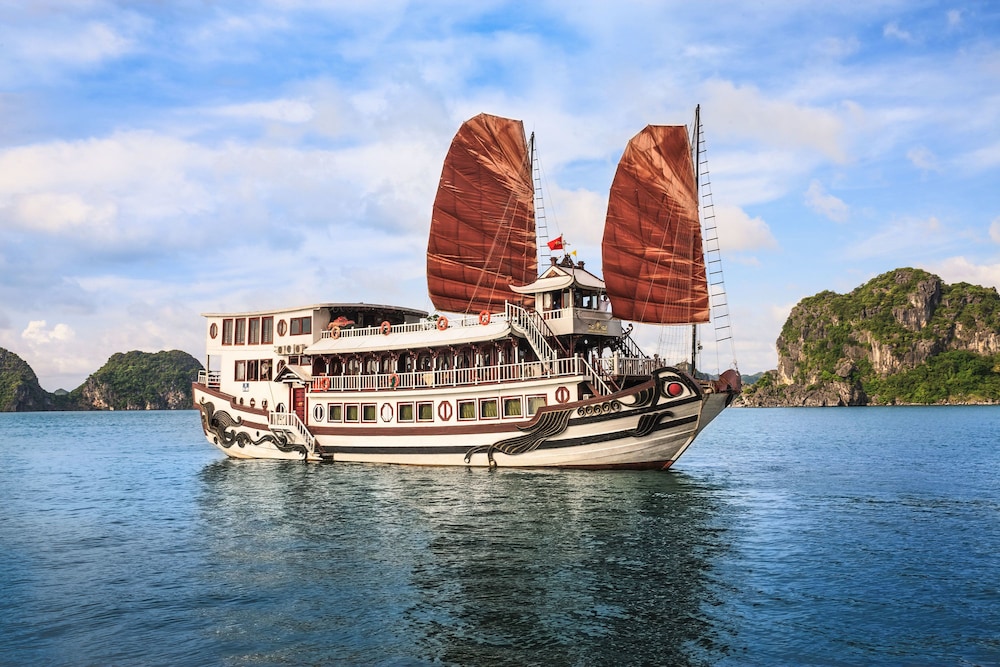 Halong Royal Palace Cruise 20/62