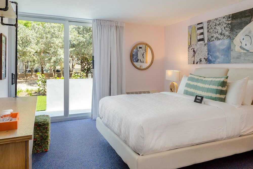 Plunge Beach Hotel 23/66