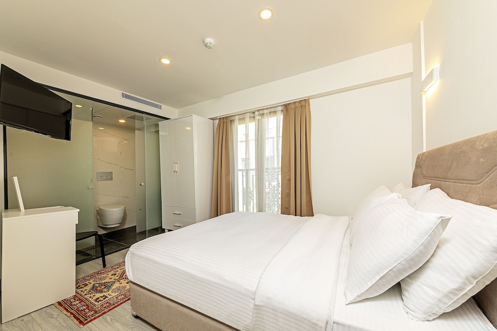 SEPTIMUM HOTEL 10/25