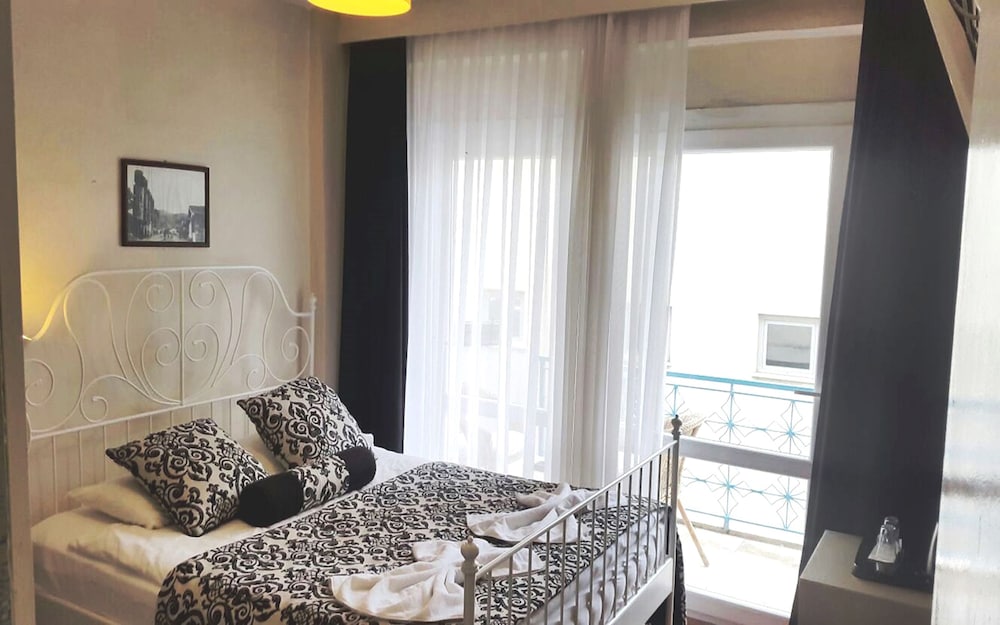 Urkmez Hotel 26/50