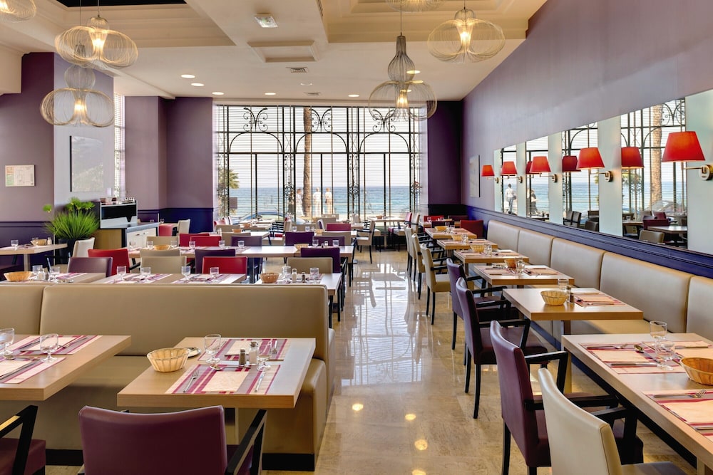 restaurant cafeteria
