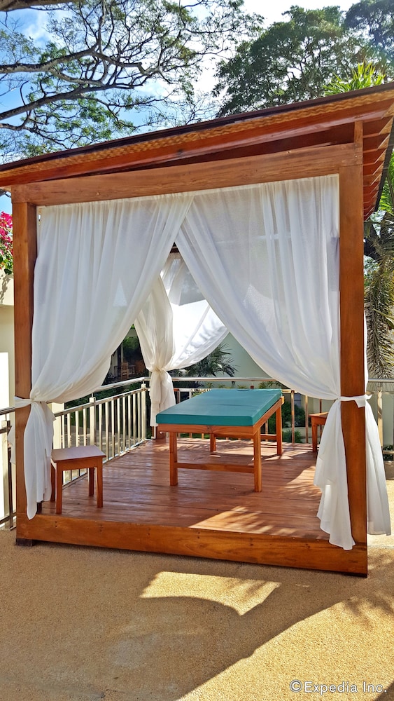 Munting Paraiso 10/66