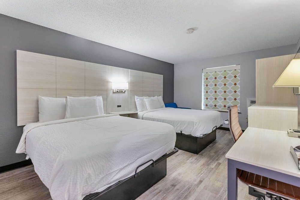 Days Inn by Wyndham Savannah Gateway I-95 17/27