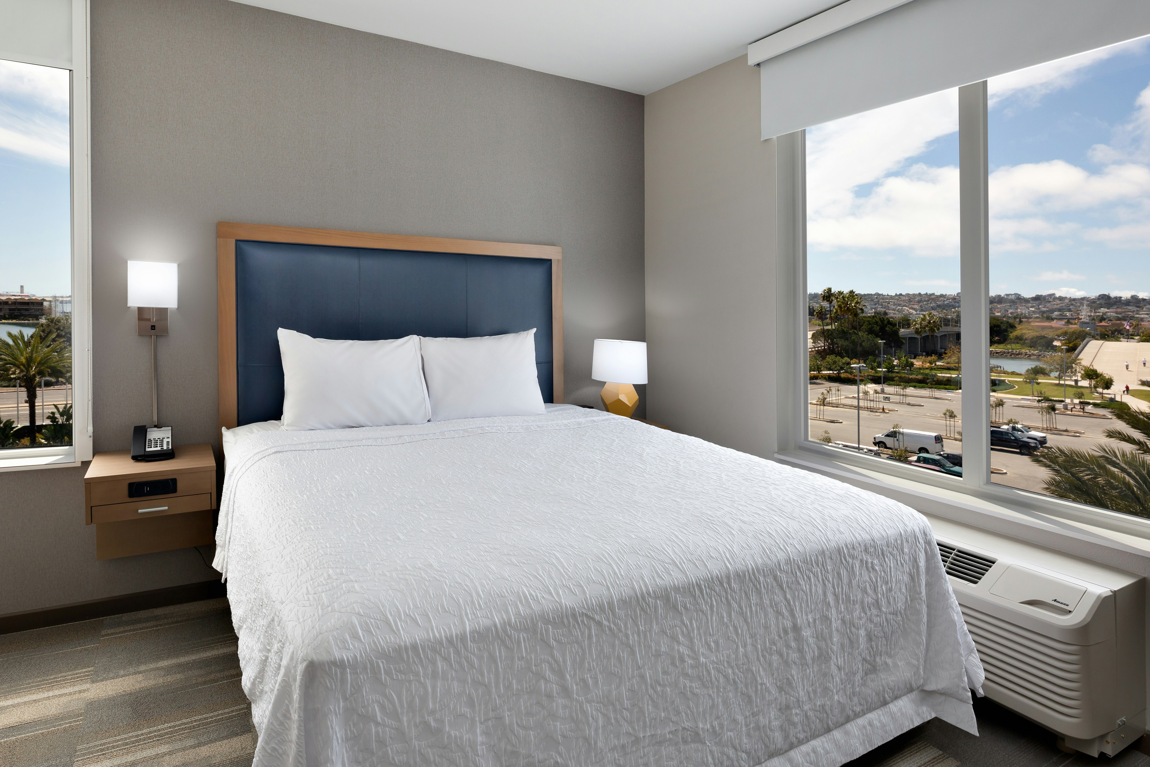 Suite, King Bed, Water View