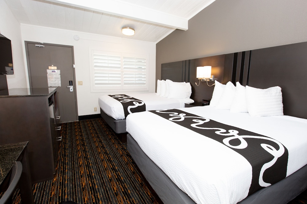 Surestay Hotel By Best Western Seaside Monterey 9/33