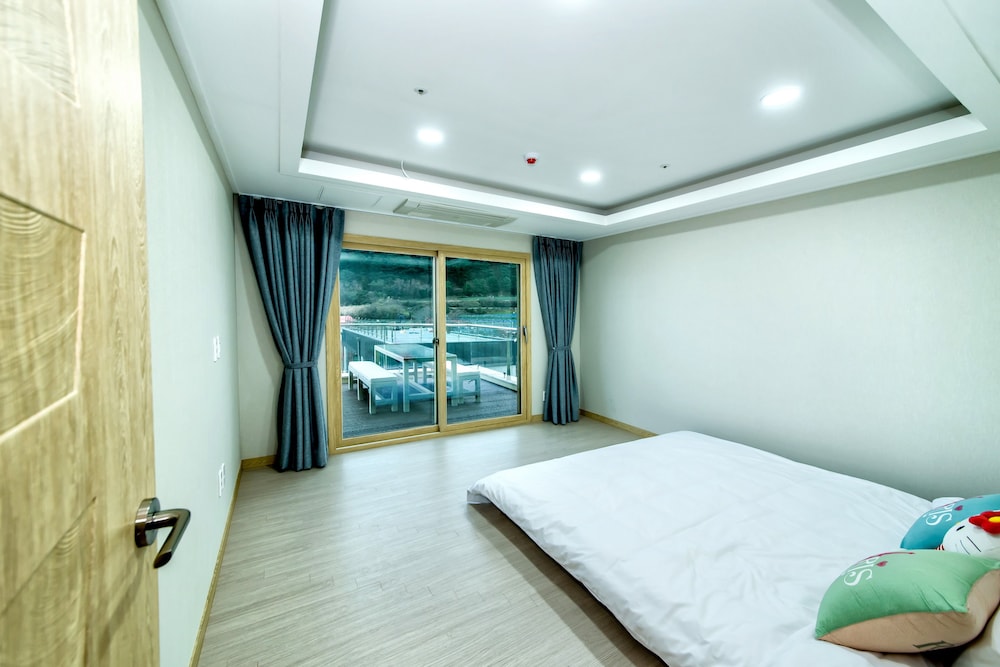 Blue Whale Resort 33/68
