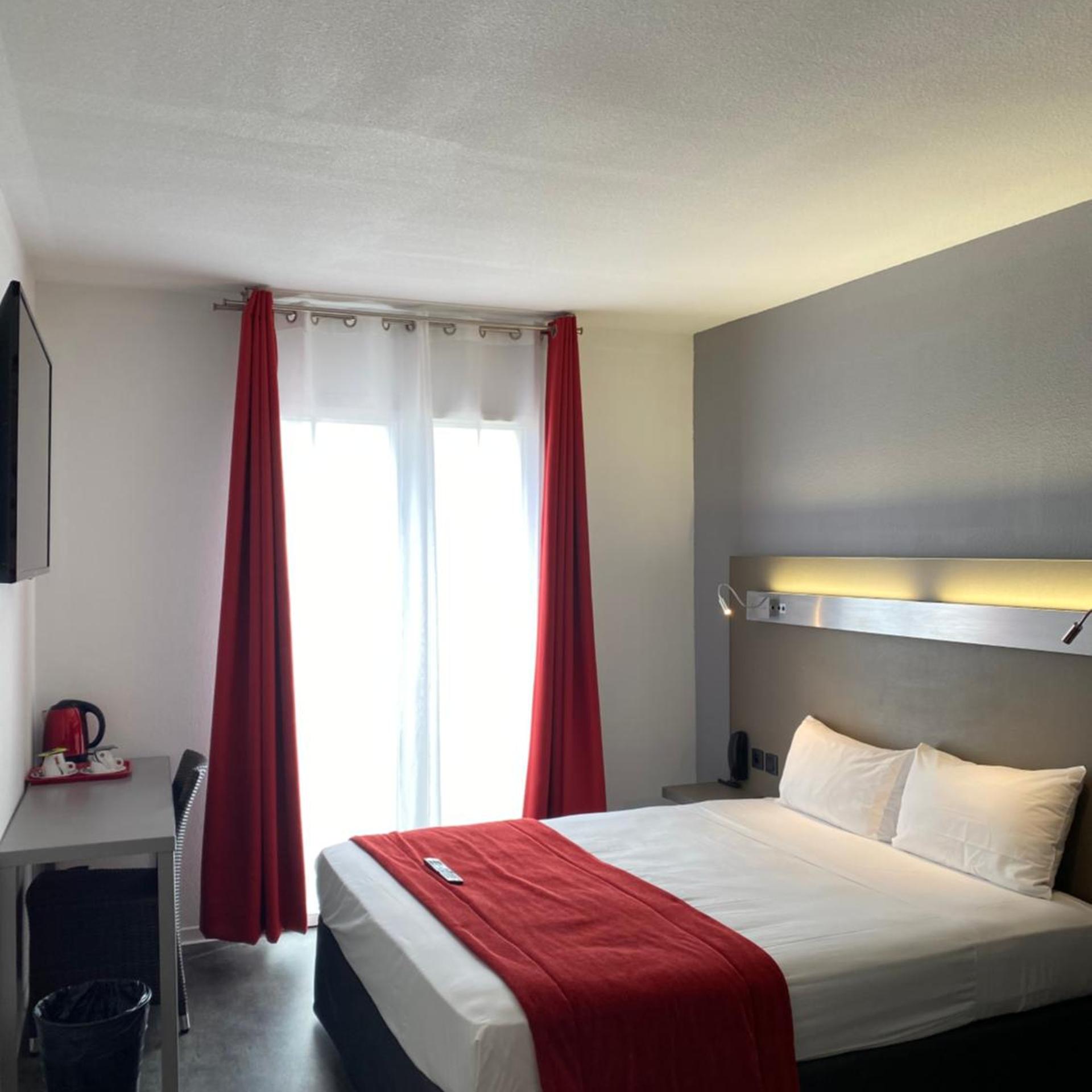 غرفة قياسية بسرير مزدوج، Hotel Les Domes - Perpignan Sud by Hosteletour 4/10