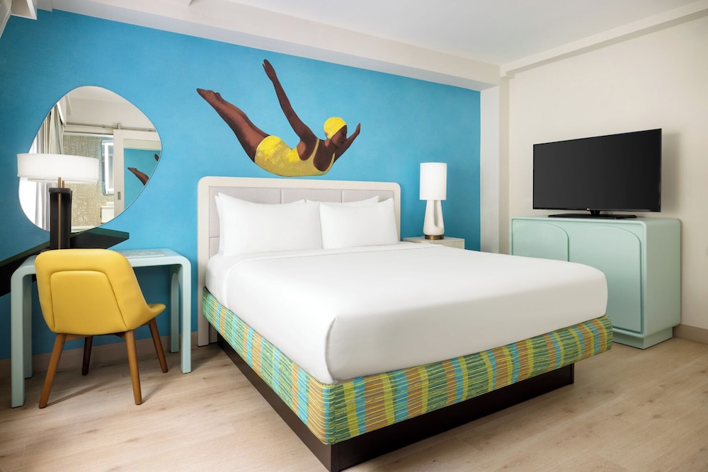 ROOM, SINGLE, KING BED