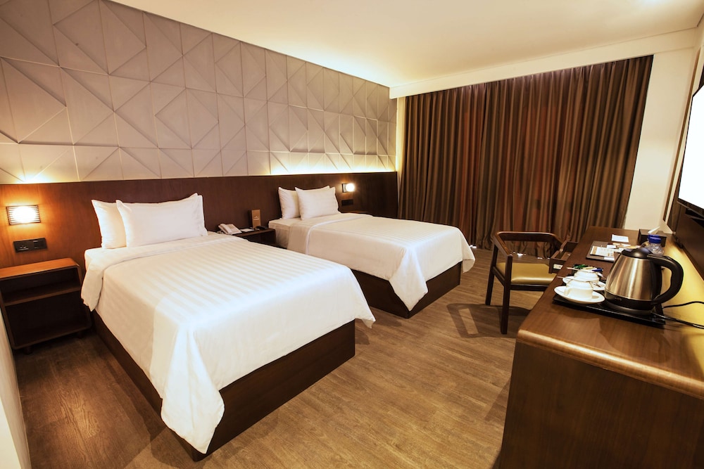 Golden Tulip Pontianak 22/64