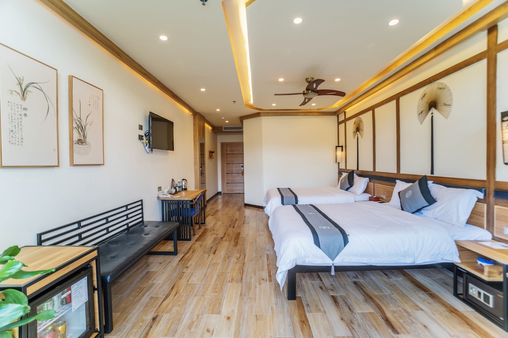 Renovated, Deluxe, 2 Queen Beds