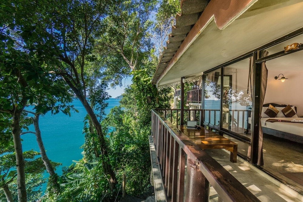 CHANG CLIFF RESORT 5/70